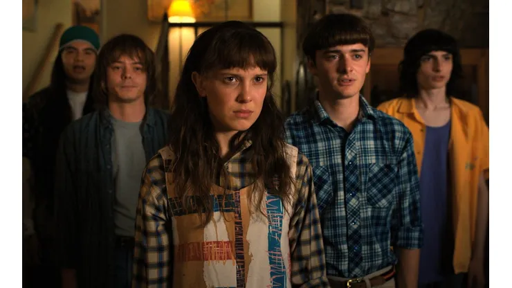 Eleven y sus amigos en Stranger Things 4.