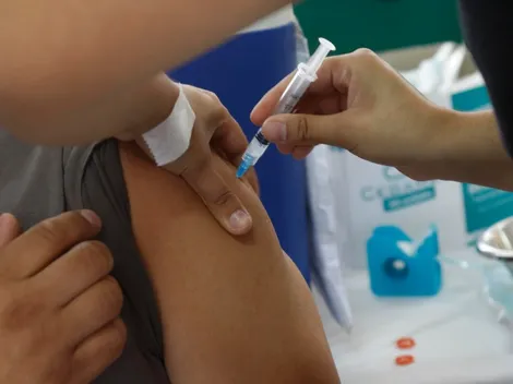 Covid-19: ¿Quiénes deben vacunarse este miércoles 23 de marzo en Chile?