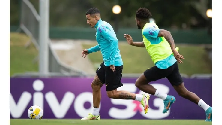 Brasil prepara el partido ante Chile en Granja Comary