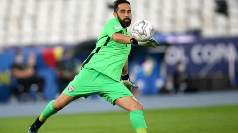 Claudio Bravo asegura que seguirá jugando porque todavía está en condiciones de competir.