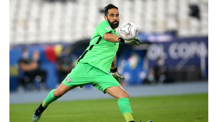 Claudio Bravo asegura que seguirá jugando porque todavía está en condiciones de competir.