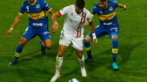 Leandro Díaz no podrá estar contra Everton por suspensión