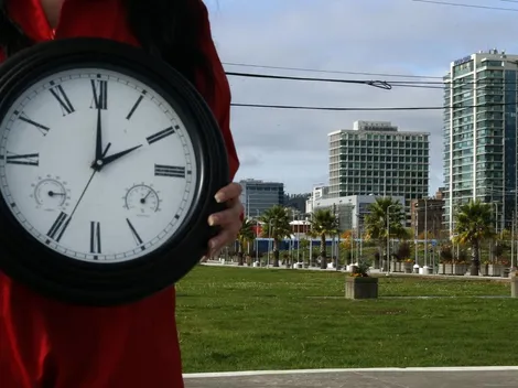 ¿Cuándo es el cambio de hora y se adelanta o se atrasa el reloj?