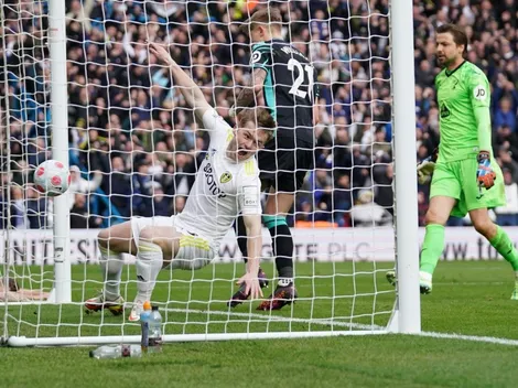 Leeds gana por primera vez post Bielsa con loco cierre de juego