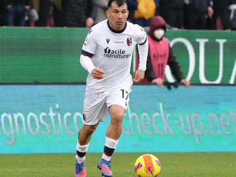 Medel es titular en derrota de Bologna con un hombre menos