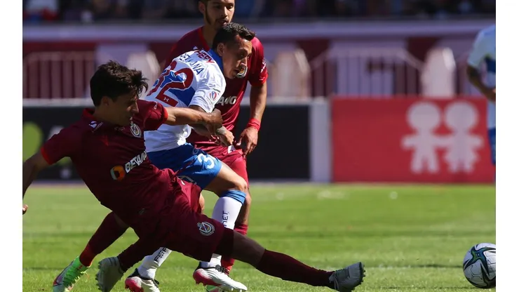 Fabián Orellana solo ha podido jugar ocho partidos con los Cruzados.