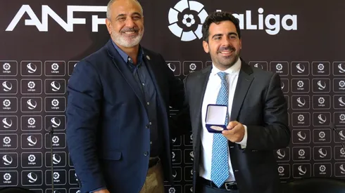 Pablo Milad y Marc Tarradas firmaron el acuerdo entre ANFP y La Liga.