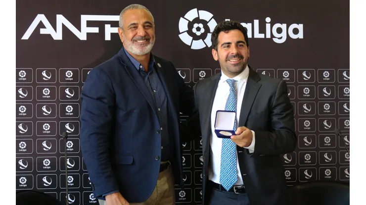 Pablo Milad y Marc Tarradas firmaron el acuerdo entre ANFP y La Liga.