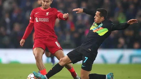 Alexis Sánchez fue una de las figuras, pero terminó expulsado ante el Liverpool