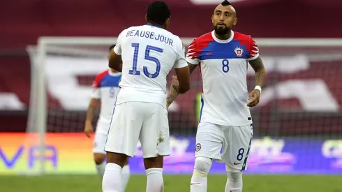 Vidal y Beausejour en el duelo frente a Venezuela por las Eliminatorias a Qatar 2022 en noviembre de 2020