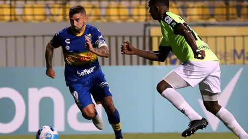 Everton se impuso por 3-0 en la ida disputada en Viña del Mar.