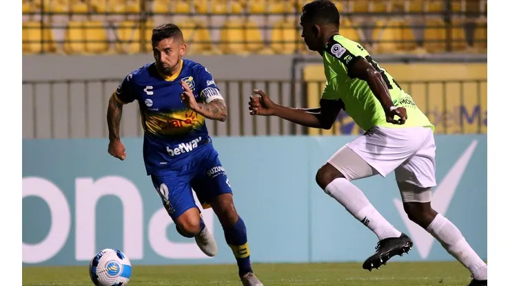 Everton se impuso por 3-0 en la ida disputada en Viña del Mar.