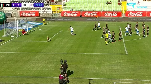 Fernando Zampedri convirtió y llegó un perro al área.