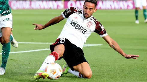 El Huaso fue baja para Paulo Sousa en el último partido de Flamengo por síntomas de gripe, pero tras eso se fue de fiesta con Edu Vargas y ahora le caerá una dura multa del club.