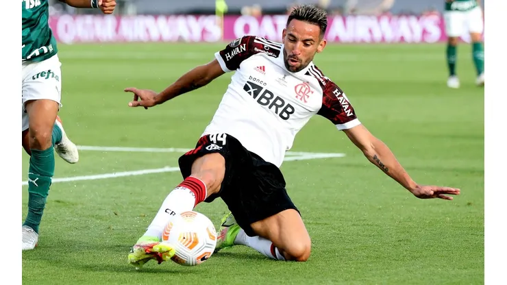 El Huaso fue baja para Paulo Sousa en el último partido de Flamengo por síntomas de gripe, pero tras eso se fue de fiesta con Edu Vargas y ahora le caerá una dura multa del club.
