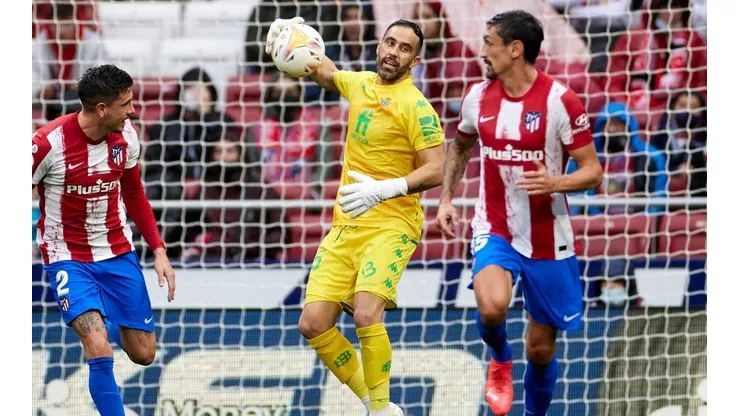Claudio Bravo regresa a la titularidad este jueves en la Europa League