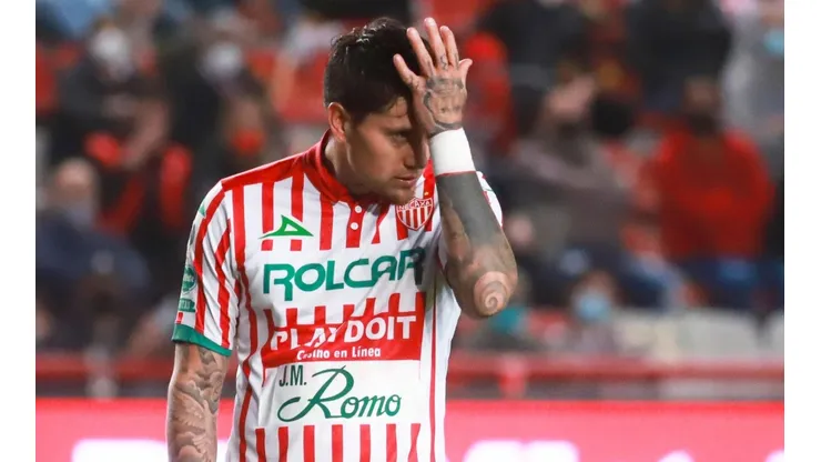 Nicolás Castillo sufre: Necaxa lo desafectó de la plantilla