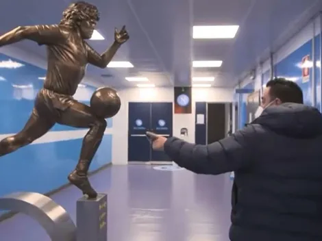 Xavi descubre un error en estatua de Maradona en Napoli