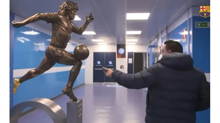 Xavi Hernández en el estadio del Napoli