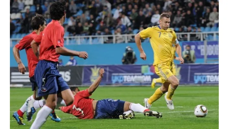 La Ucrania de Andriy Shevchenko se impuso como local ante Chile.