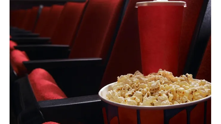Disfruta el film con palomitas de maíz