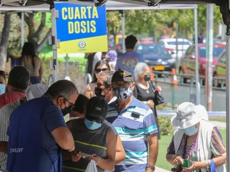 ¿Cuándo reciben la cuarta dosis los mayores de 18 años?