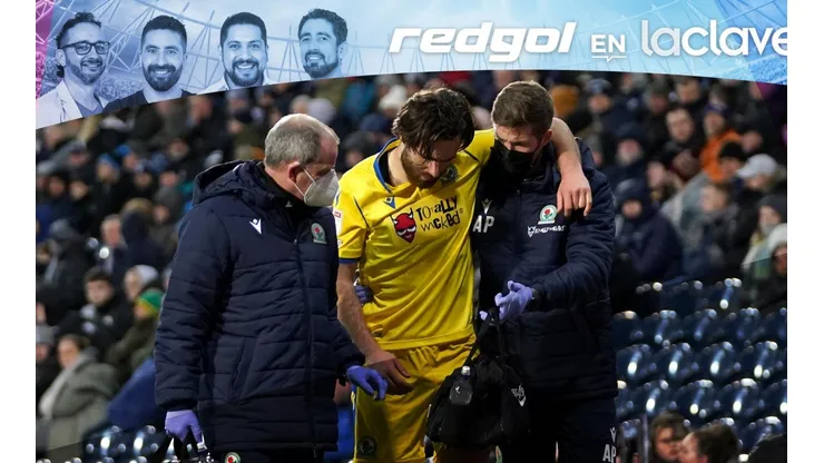 Ben Brereton Díaz recibió un violento golpe, que lo obligó a abandonar el terreno de juego en el Championship.