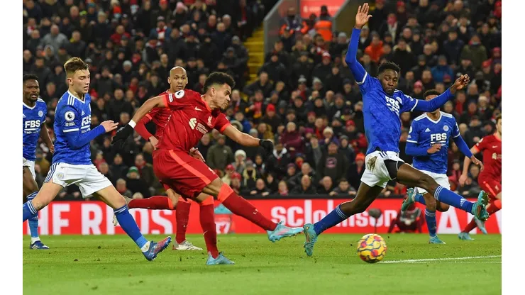 Luis Díaz tuvo una tremenda actuación en su debut en Premier League.