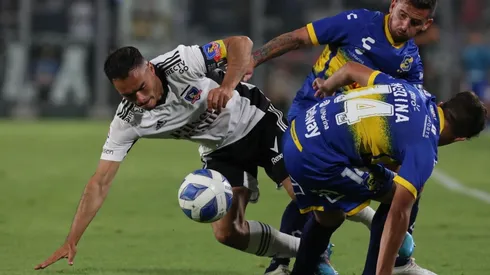 Suazo fue motivo de comentarios por su tierna jineta de capitán