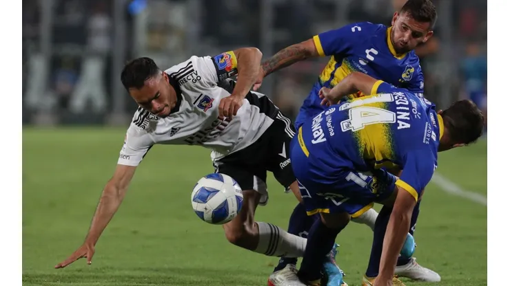 Suazo fue motivo de comentarios por su tierna jineta de capitán