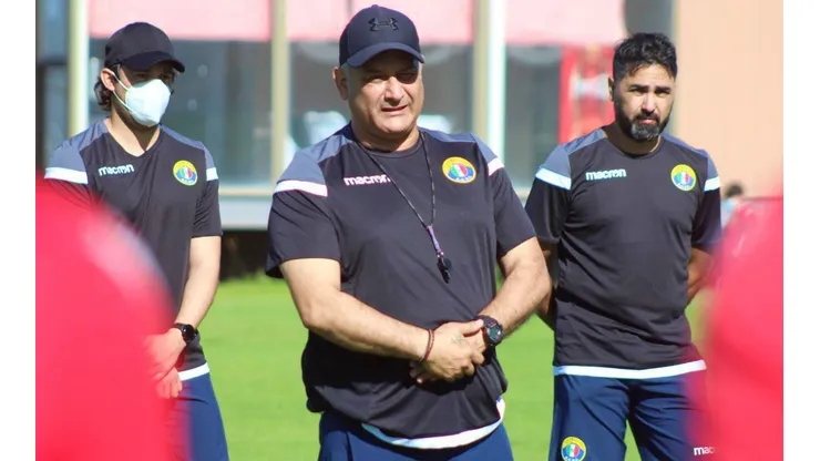Ronald Fuentes sufre un duro golpe a horas del inicio del Campeonato Nacional en Audax Italiano