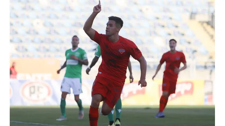 Alexander Aravena marcó su primer gol en Primera