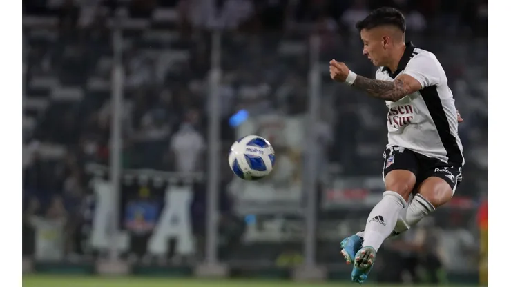 Zavala paró una pelota con mucha clase que dejó delirando a los hinchas