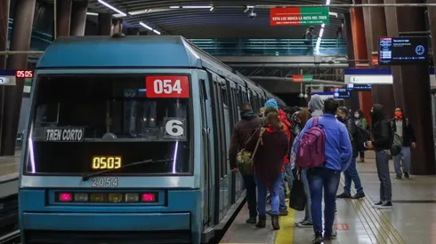 Revisa el horario del tren subterráneo.