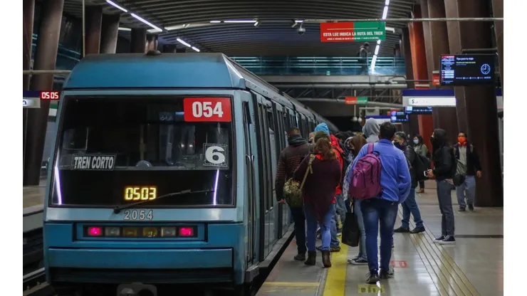 Revisa el horario del tren subterráneo.
