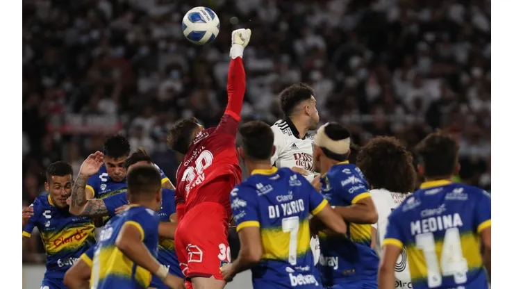 Colo Colo sufrió para ganarle a Everton