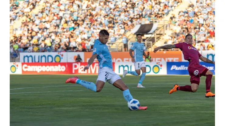 El uruguayo no desaprovechó la oportunidad para marcar el primer gol.