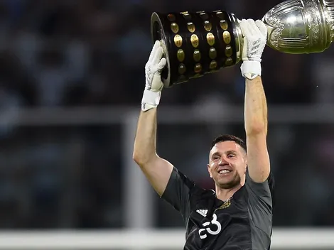 Basile le advierte a Dibu Martínez: "Que se calme un poco"