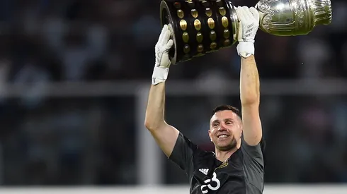 Emiliano Martínez levantó la Copa América en Córdoba