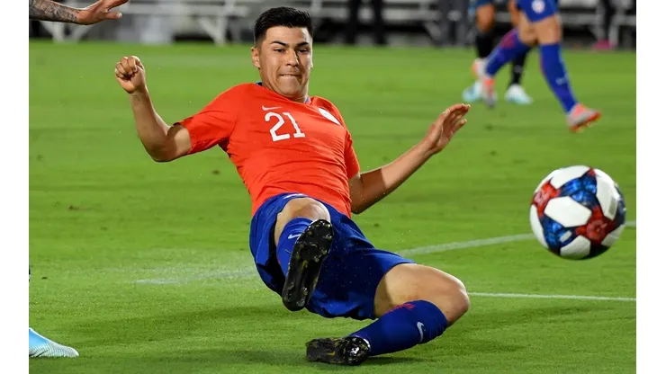 Los fans de Tomás Alarcón no pueden entender su ausencia en un partido clave para la selección chilena