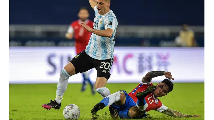 Erick Pulgar se recuperó de su lesión y estará mordiendo ante Argentina