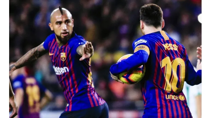 Arturo Vidal dejó gratos recuerdos en el Barcelona y los hinchas revivieron su aprecio en la visita del King a España