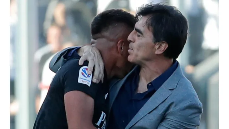 Gustavo Quinteros se despide de Parraguez y Morales, pero pide un refuerzo.