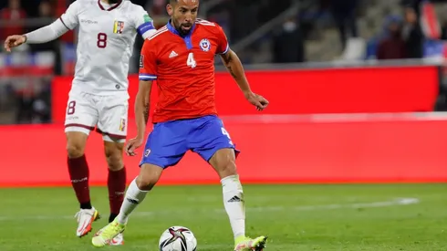Mauricio Isla puede quedar fuera del duelo ante Argentina