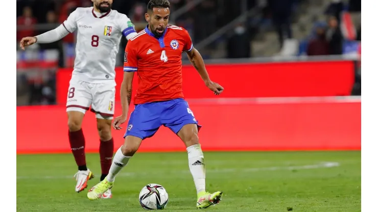 Mauricio Isla puede quedar fuera del duelo ante Argentina
