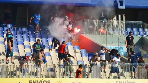 El partido fue interrumpido por desmanes entre barristas albos y cruzados.