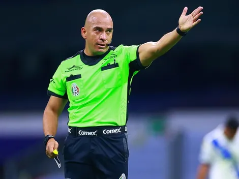 Árbitro pide detener el partido a los jugadores porque estaba cansado