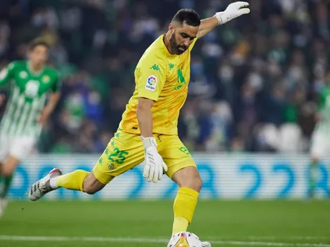 Claudio Bravo se gana en cancha la titularidad en Betis