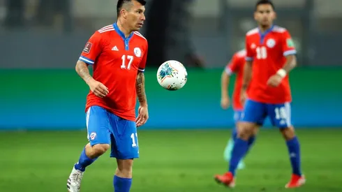 Gary Medel estará presente en las eliminatorias pese a casi no llegar por culpa del covid