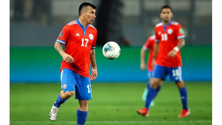 Gary Medel estará presente en las eliminatorias pese a casi no llegar por culpa del covid